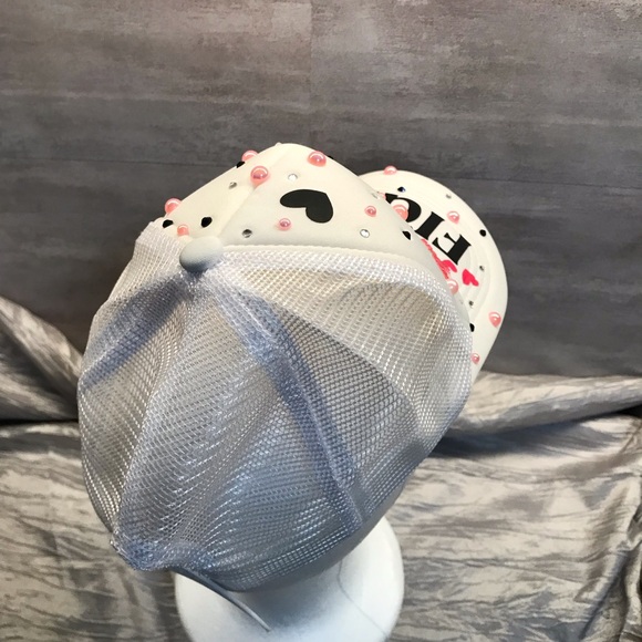 Women’s White and Pink 'Fight' Trucker Hat - Picture 5 of 6